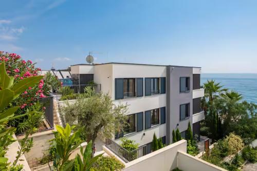 2b6378a6-1fc4-48a1-a70a-b8296db76993