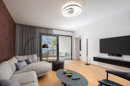 2eb16f1e-a35d-4d88-9914-abb7915c07e6