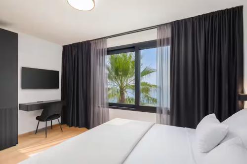 6b998779-f67e-4354-9679-17ebf8df4baa