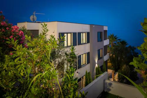 b30f29ad-98af-40a7-a19c-eac6467db8ec