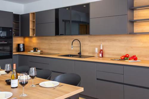 e398b124-3aa1-497e-a280-a6bd93754ff2