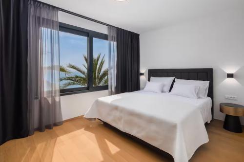 f4121b3e-9dde-4035-9303-72e06e0fda31